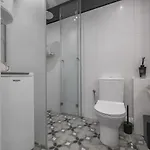 One Br Free Parking Center דירה