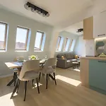 One Br Free Parking Center דירה *