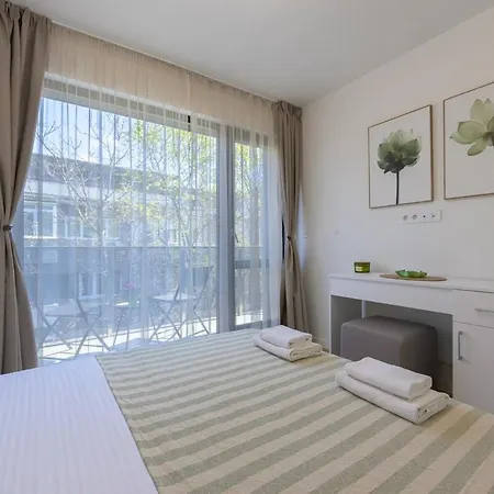 One Br Free Parking Center