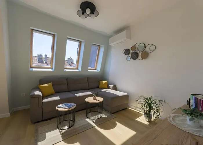 One Br Free Parking Center