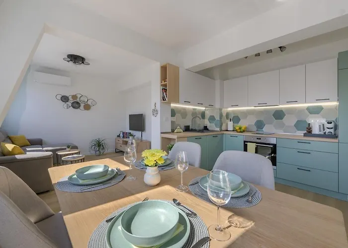 One Br Free Parking Center