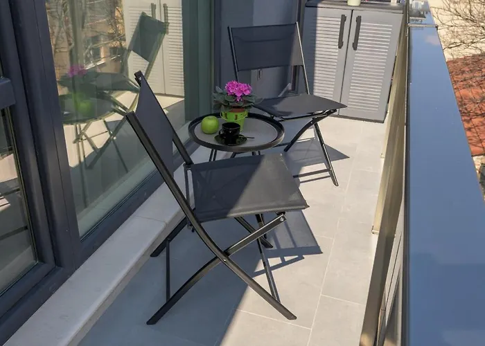 One Br Free Parking Center Apartment *