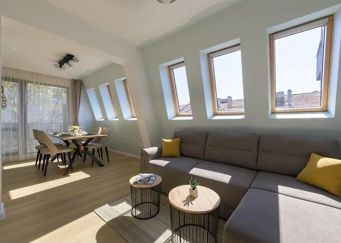 One Br Free Parking Center