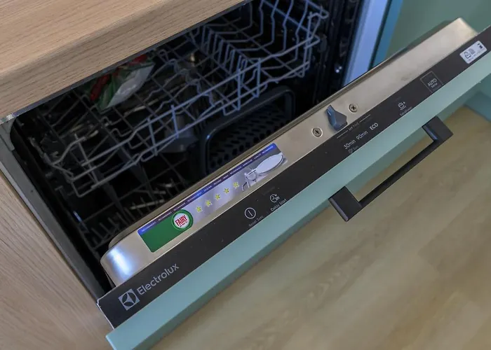 One Br Free Parking Center Apartment *